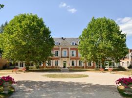 Logis Domaine De Valaudran，位于萨勒布里的酒店