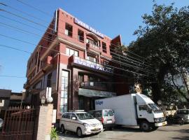 HOTEL VEER PALACE，位于新德里Safdarjung Enclave的酒店