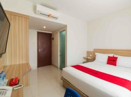 RedDoorz near Pantai Karang Hawu，位于Cimaja的酒店