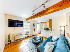 Stowe Mountain Road Escape，位于斯托的酒店