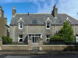 Charming Townhouse on North Coast 500 Route, Wick，位于威克的酒店