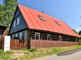 Chaloupka u lišáka，位于Sněžné的山林小屋