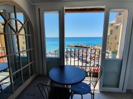 Best flat beachfront Camogli，位于卡莫利的酒店