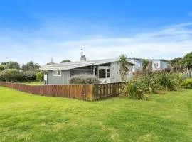 Queenie - Waikanae Beach Holiday Home