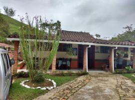 hosteria los alpes，位于San Roque的酒店