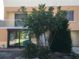 Irigny: Maison calme à 10 minutes de Lyon，位于伊格涅的酒店