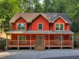 Gorgeous "Country Roads" by HoneyBearCabins 4BR 4BA, next to pool, easy drive, main strip location!