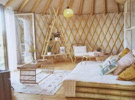 LushHills - Nowoczesna Jurta，位于Regulice的酒店