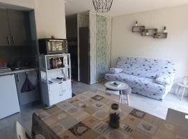 Studio 4 à 5 personnes Saint Jean Montclar，位于蒙特克拉的酒店