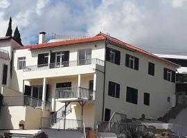 Villa SCIROCCO Madeira - Ocean View，位于马希库的海滩短租房