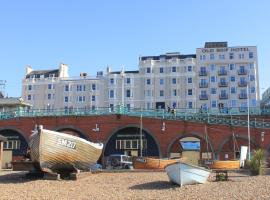 The Old Ship Hotel，位于布莱顿霍夫的海滩酒店