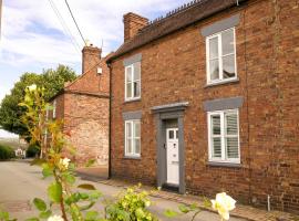 IRONBRIDGE - 18th CENTURY THREE BEDROOM COTTAGE - 6 BEDS，位于艾恩布里奇的酒店