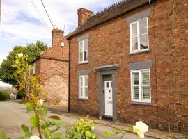 IRONBRIDGE - 18th CENTURY THREE BEDROOM COTTAGE - 6 BEDS