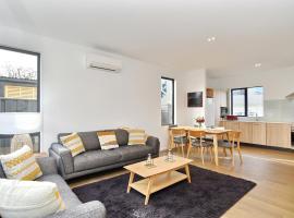 Salisbury Style - Brand new city apartment - Christchurch Holiday Homes，位于基督城哈格利公园附近的酒店