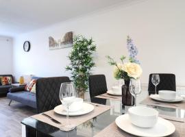 Skyvillion-STEVENAGE Amazing 3Bed House, Garden, Free Off Street Parking for 2 Cars, WiFi，位于斯蒂夫尼奇的酒店