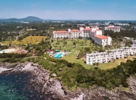 Sono Calm Jeju，位于西归浦市的酒店