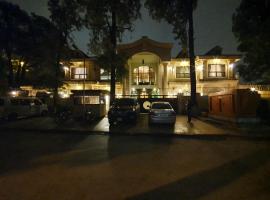 S Chalet Islamabad，位于伊斯兰堡夏利马尔板球场附近的酒店