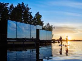 Lake Hotel Lehmonkärki - Haasi Mirror Houses，位于Asikkala的酒店