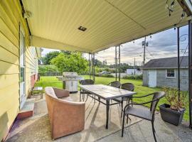 Albany Home with Fenced Yard and Patio - Pets Welcome!，位于奥尔巴尼的酒店