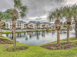 Chic Myrtle Beach Condo with Resort Amenity Access，位于默特尔比奇的Spa酒店