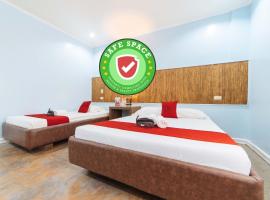 RedDoorz @ N Roldan Street，位于卡利博的酒店