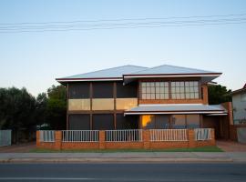 Waterside House Kalbarri，位于卡尔巴里的酒店