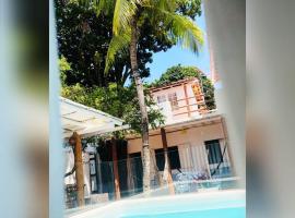 Pousada Angatu Arraial - Rua do mucugê，位于阿拉亚尔达茹达的带泳池的酒店