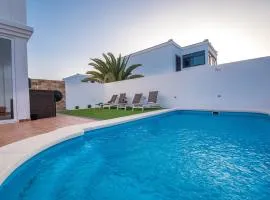 2 bedrooms villa with private pool furnished terrace and wifi at playa blanca 2 km away from the beach