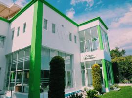 Hotel Maragreens，位于Tetela del Volcán的酒店