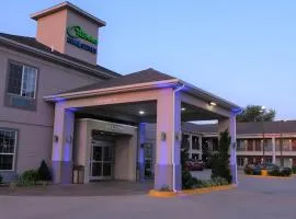 Catoosa Inn & Suites