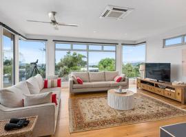 Aires Coastal Beach House Luxury with Ocean Views，位于爱丽丝湾的酒店