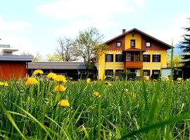 Ferienwohnung Sonnwendhof "Inntalblick" im Dachgeschoss，位于施瓦茨的酒店
