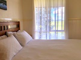 普罗姆山丘小屋酒店，位于雅纳基的自助式住宿