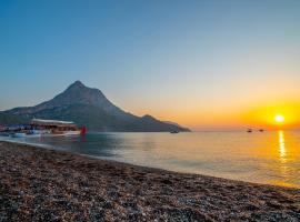 阿德拉桑卡拉朵斯酒店，位于阿德拉桑的酒店
