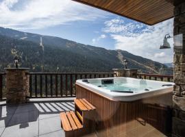 Luxury Alpine Residence with Hot Tub - By Ski Chalet Andorra，位于索尔德乌的木屋