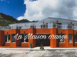 La Maison Orange，位于莫雷阿的海滩短租房