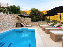 Vacation home with Private heated Pool，位于扎通的酒店