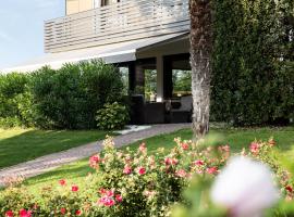 Julias Guesthouse，位于奥拉的酒店