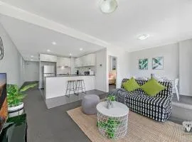 WARRICK FRAM 3 BEDS APT FREE PARKING WALK TO WESTFIELD CLOSE TO HOSPITAL NWF003