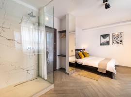 Urbio Private Suites，位于克鲁日国际机场 - CLJ附近的酒店