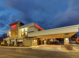 Drury Inn & Suites Poplar Bluff，位于波普勒布拉夫的酒店