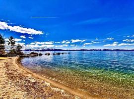 Lv12: luxury villa walk to the Beach，位于Glenbrook的酒店