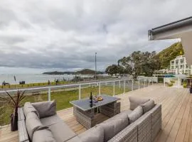 Waterfront Beach House - Paihia Holiday Home