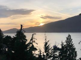 Port Renfrew Vacation Rentals，位于伦弗鲁港的酒店