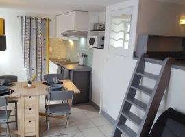 LE STULLEDIO tt confort et très bien situé a deux pas du centre ville，位于图勒的酒店