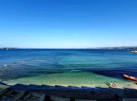 Miramare studio pieds dans l eau vue mer féerique 180 féerique