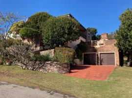 "C" Cottage overlooking the Bushmans River，位于滨海肯顿的酒店