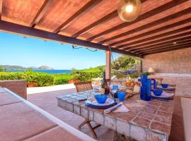 Costa Corallina Villa con spiaggia sotto casa e vista meravigliosa，位于科斯塔克拉里那的度假屋