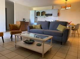 Cottage du Château classé du tourisme 2 étoiles，位于Bouresse的酒店