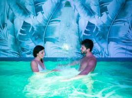 Hotel Giardino Suites&Spa，位于努马纳的带热水浴缸的酒店